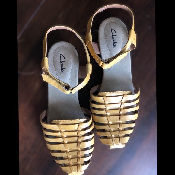clarks sandals size 9